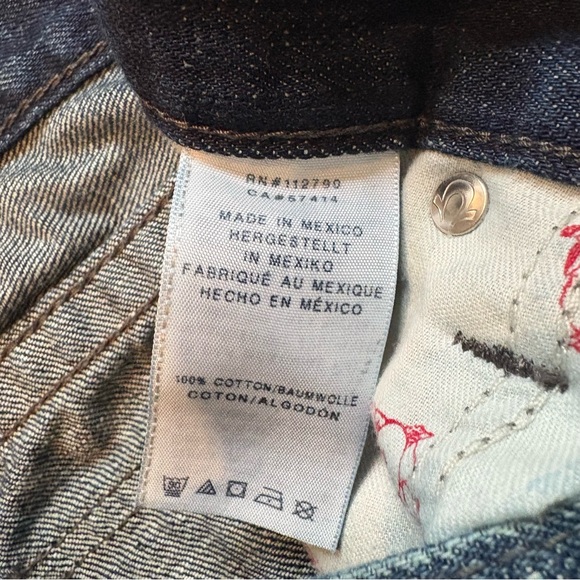 True Religion Straight w/Flaps Zipper Pocket
Ripped Jeans, Sz 30 Waist - Picture 15 of 16